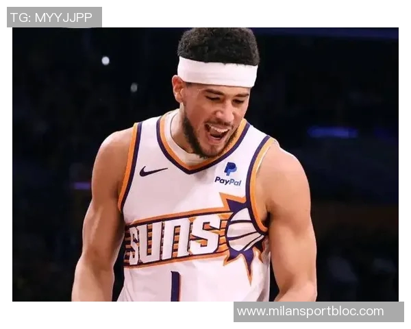 布克下半场狂砍29分却遗憾绝杀三分失手全场32分上半场表现惨淡仅得9中1