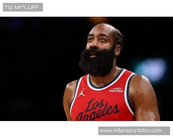 船记：明天裁判报告将揭示哈登明显犯规未被吹的争议真相